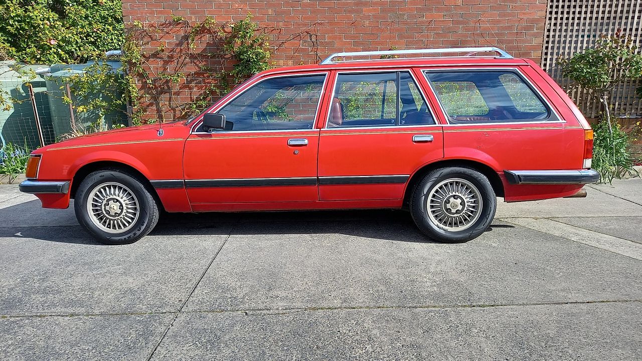 1982 VH SL/E Wagon 5 Litre V8 - Maranello Red - Image 131690