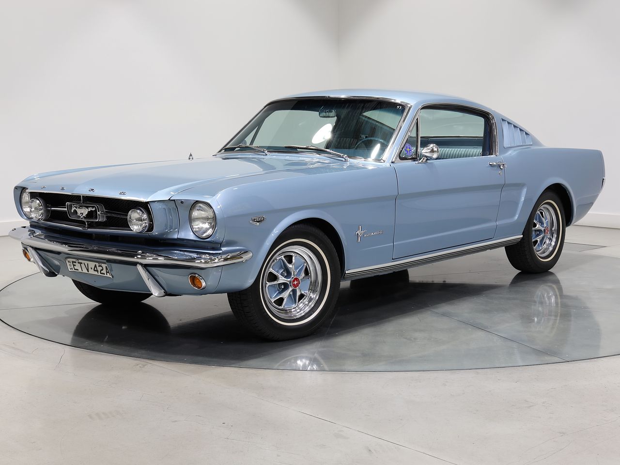 1965 Ford Mustang 2+2 Fastback 289 V8 - Silver Blue Metallic - Image 155472