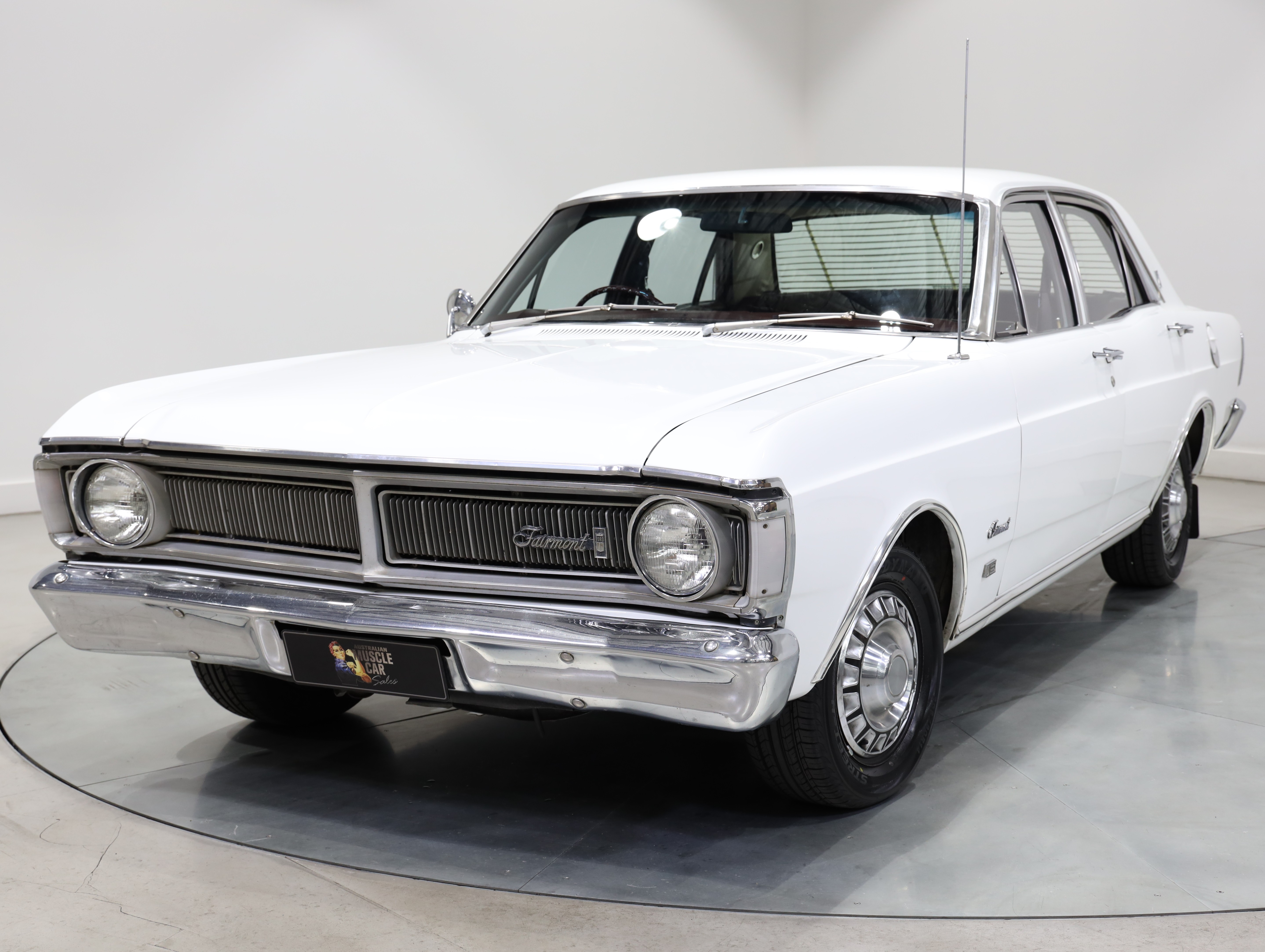 1971 Ford XY Fairmont 302 V8 - Ultra White