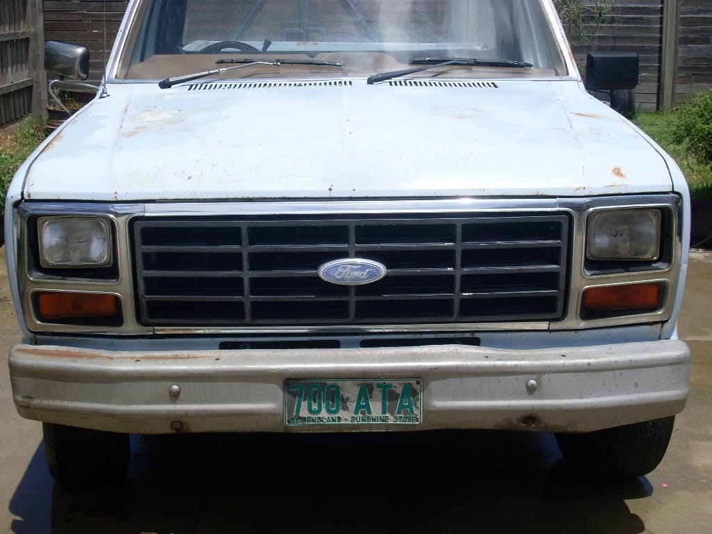 1986 Ford F100 4 x 2