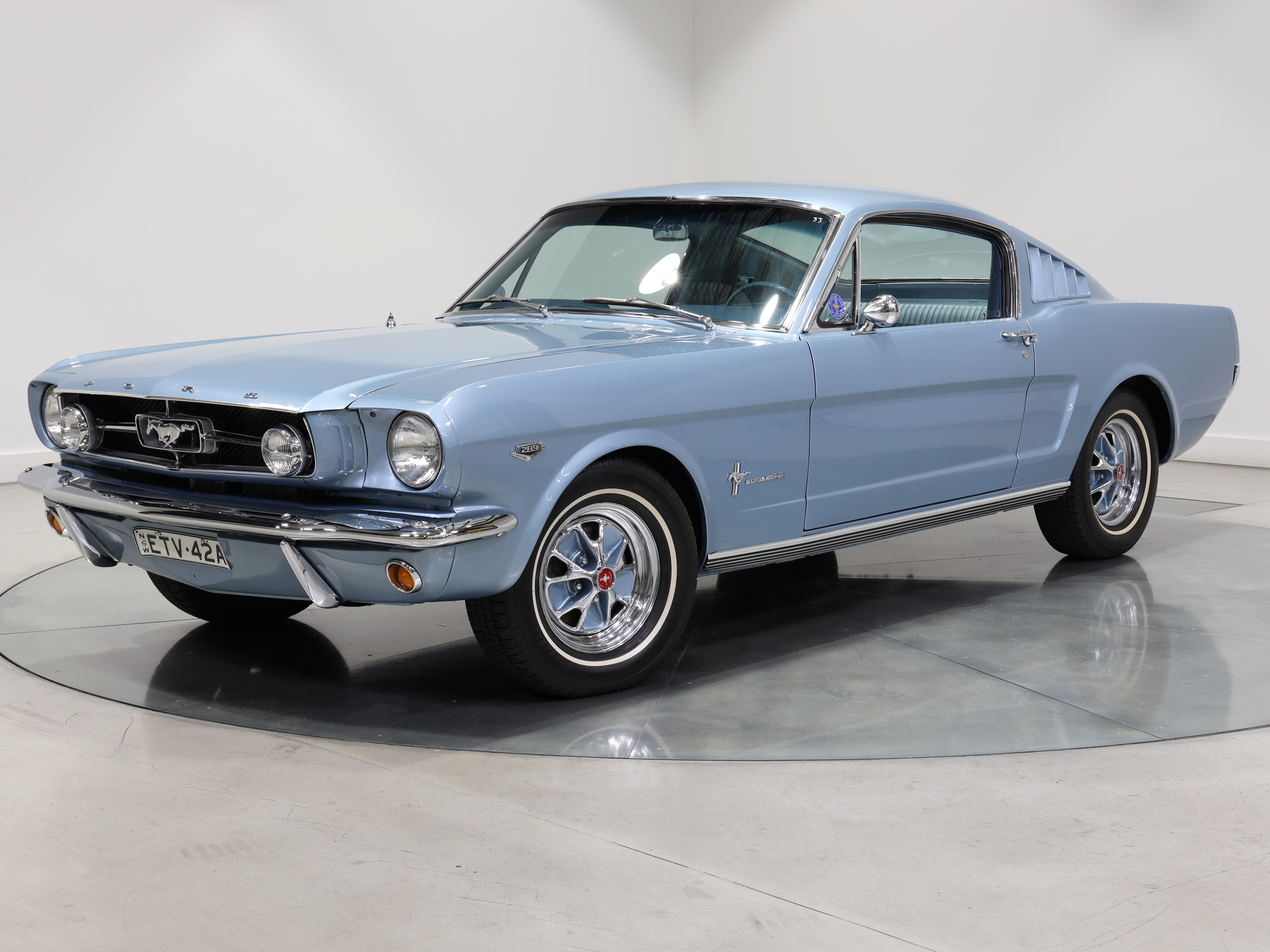 1965 Ford Mustang 2+2 Fastback 289 V8 - Silver Blue Metallic