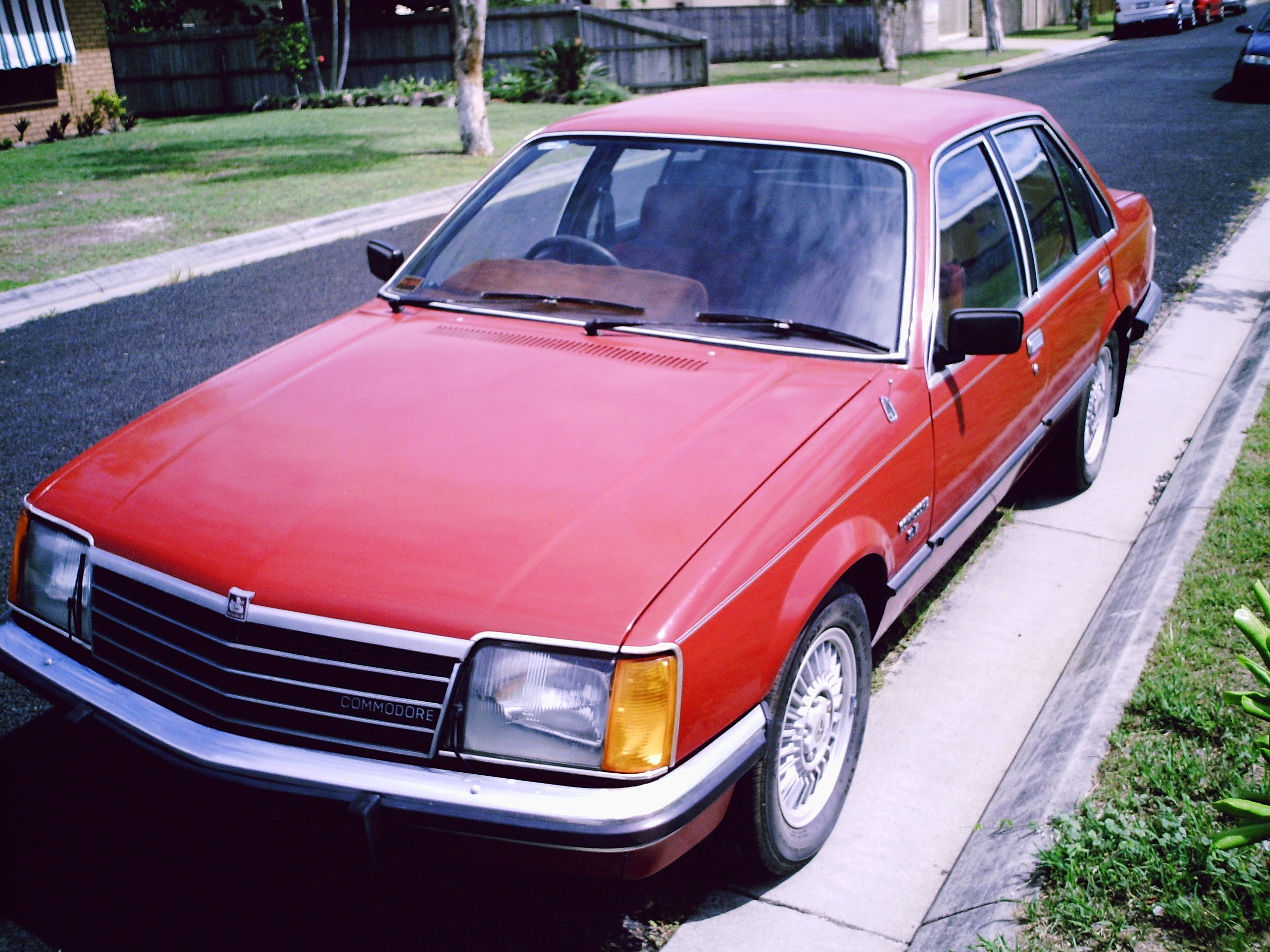 VB SLE Commodore V8