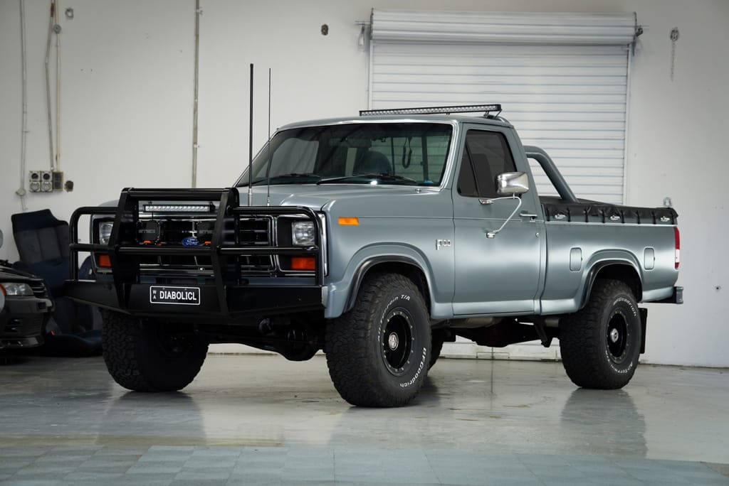 1982 Ford F100 4x4 Short Wheelbase 351 Cleveland - Conquer Grey 