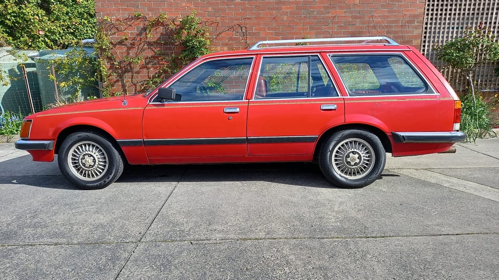 1982 VH SL/E Wagon 5 Litre V8 - Maranello Red