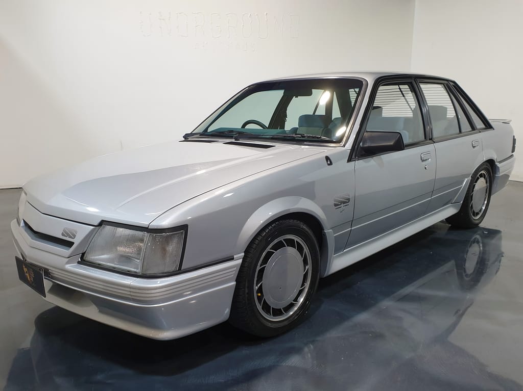 1984 VK SS Group 3 Commodore - Asteroid Silver