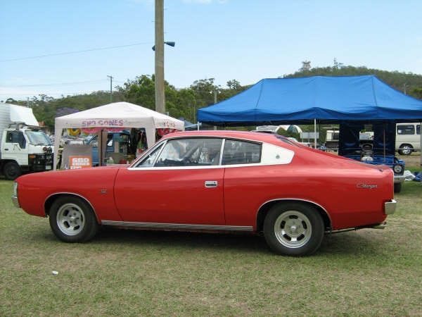 VH E55 Valiant Charger - Image 15381