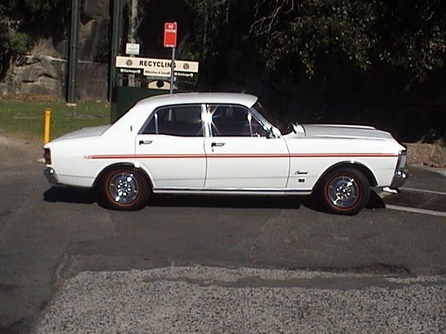 XY Fairmont 302 V8