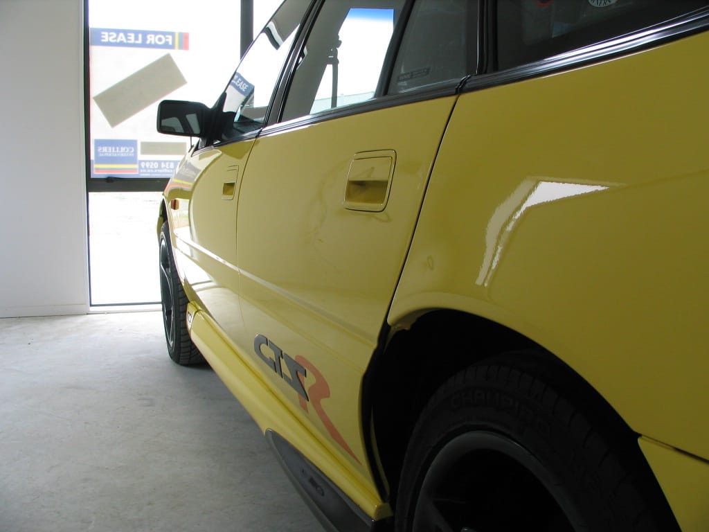 HSV GTS R Commodore #77