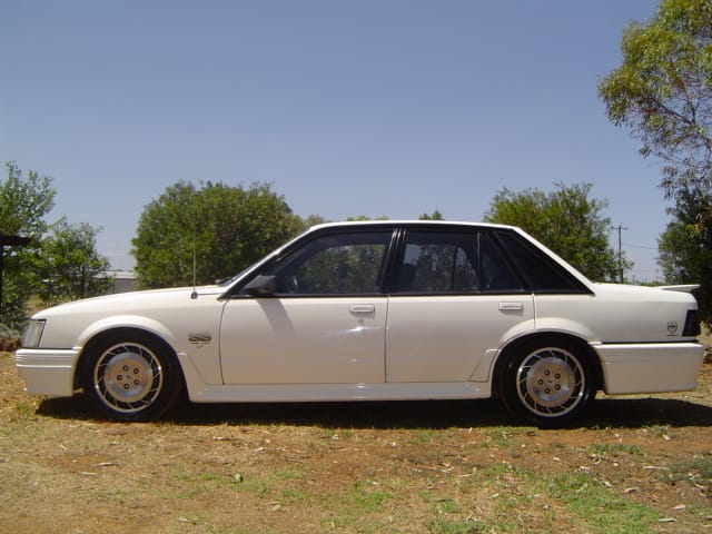 VK Group 3 Commodore #1424 - Image 10204