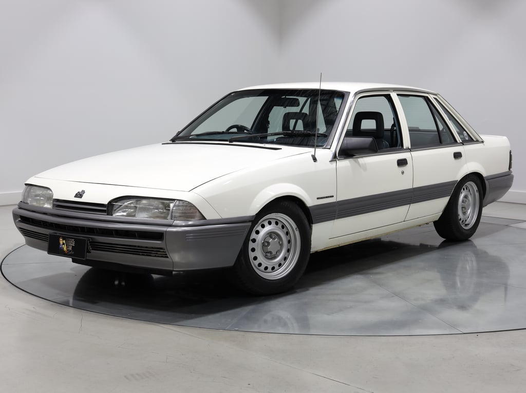 1988 Holden VL Commodore BT1 Turbo - Alpine White