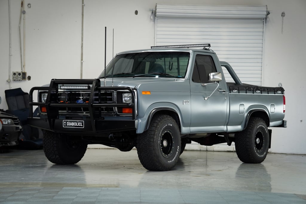 1982 Ford F100 4x4 Short Wheelbase 351 Cleveland - Conquer Grey 