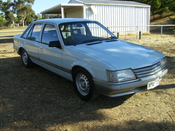 1985 VK Police Commodore
