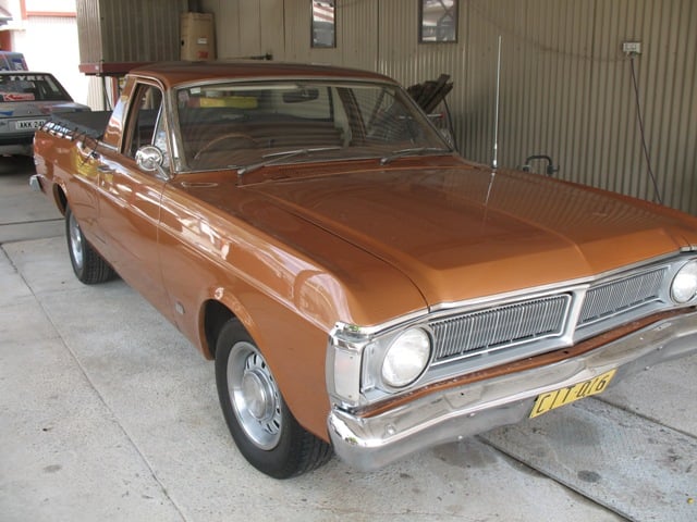 XY Falcon Ute 302 V8