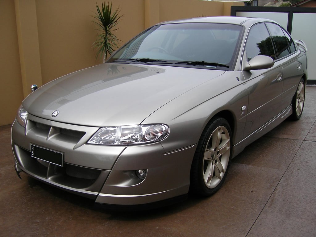 2001 VX HSV R8