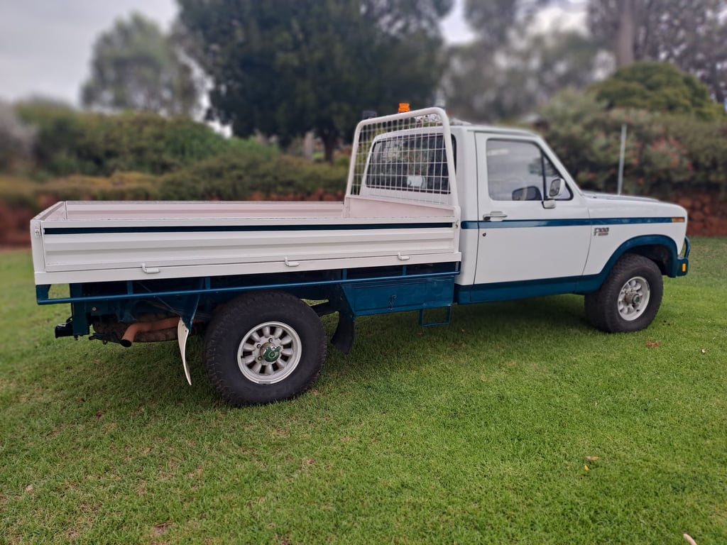 1986 Ford F100 4WD