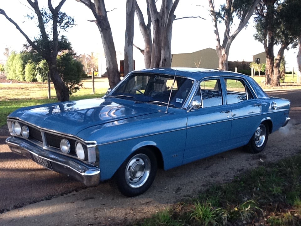 XY Falcon 351 V8 Police car