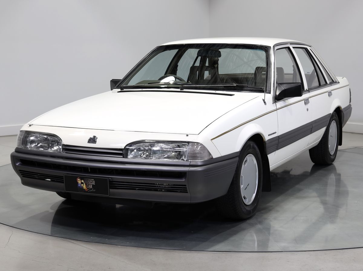 1986 Holden VL Commodore Executive 6 Cylinder 3.0L - Alpine White ...