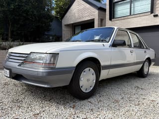 1985 Holden VK Commodore SL  4.9L V8 manual - 134 pack