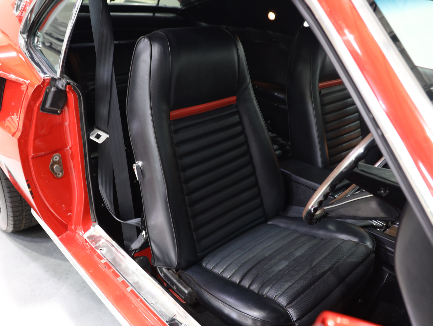 1969 Ford Mustang Mach 1 - Candy Apple Red 