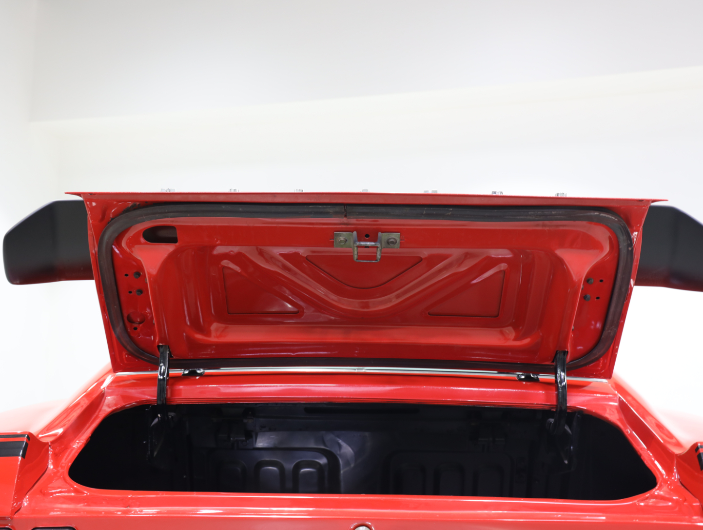 1969 Ford Mustang Mach 1 - Candy Apple Red 