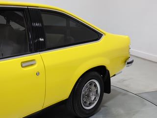 1977 Holden LX Torana SL 253 V8 Hatchback - Absinth Yellow