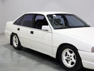 1989 HSV VN SV89 Build No 149 - Alpine White