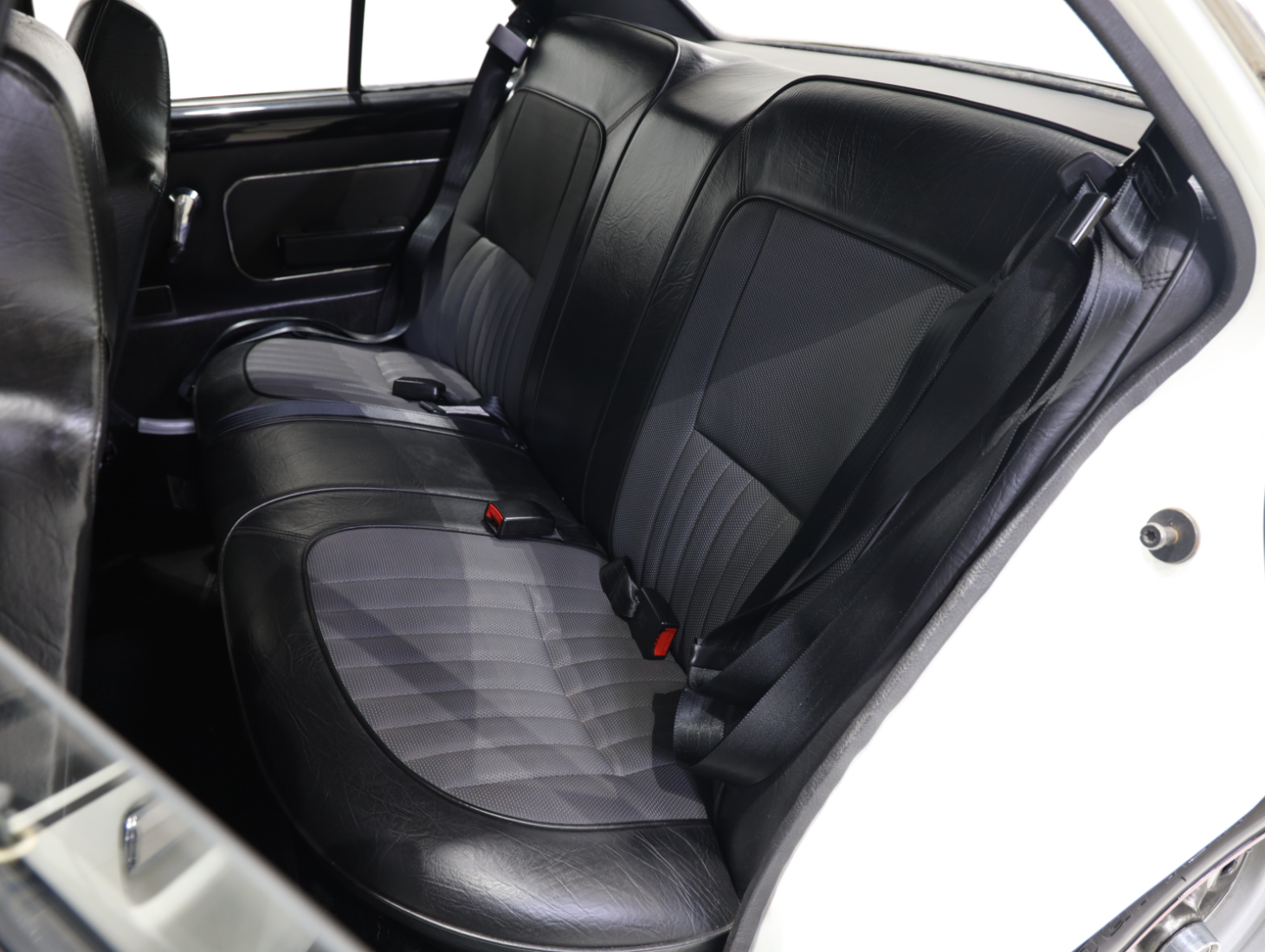 1974 Holden LH Torana L34 SLR 5000 - Glacier White