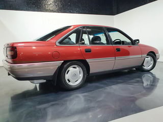 1990 VN Calais Series II - 5.0 Litre V8 5 Speed Manual