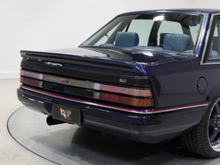 1988 HSV VL SV88 - Build No. 89 - Dorwood Blue Metallic