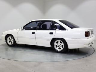 1989 HSV VN SV89 Build No 149 - Alpine White
