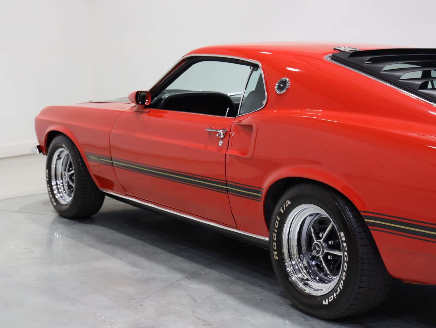1969 Ford Mustang Mach 1 - Candy Apple Red 
