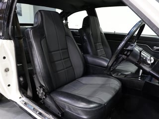 1976 Holden LX Torana SS Hatchback - 5.0L Trimatic - Cotillion White
