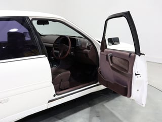 1989 HSV VN SV89 Build No 149 - Alpine White