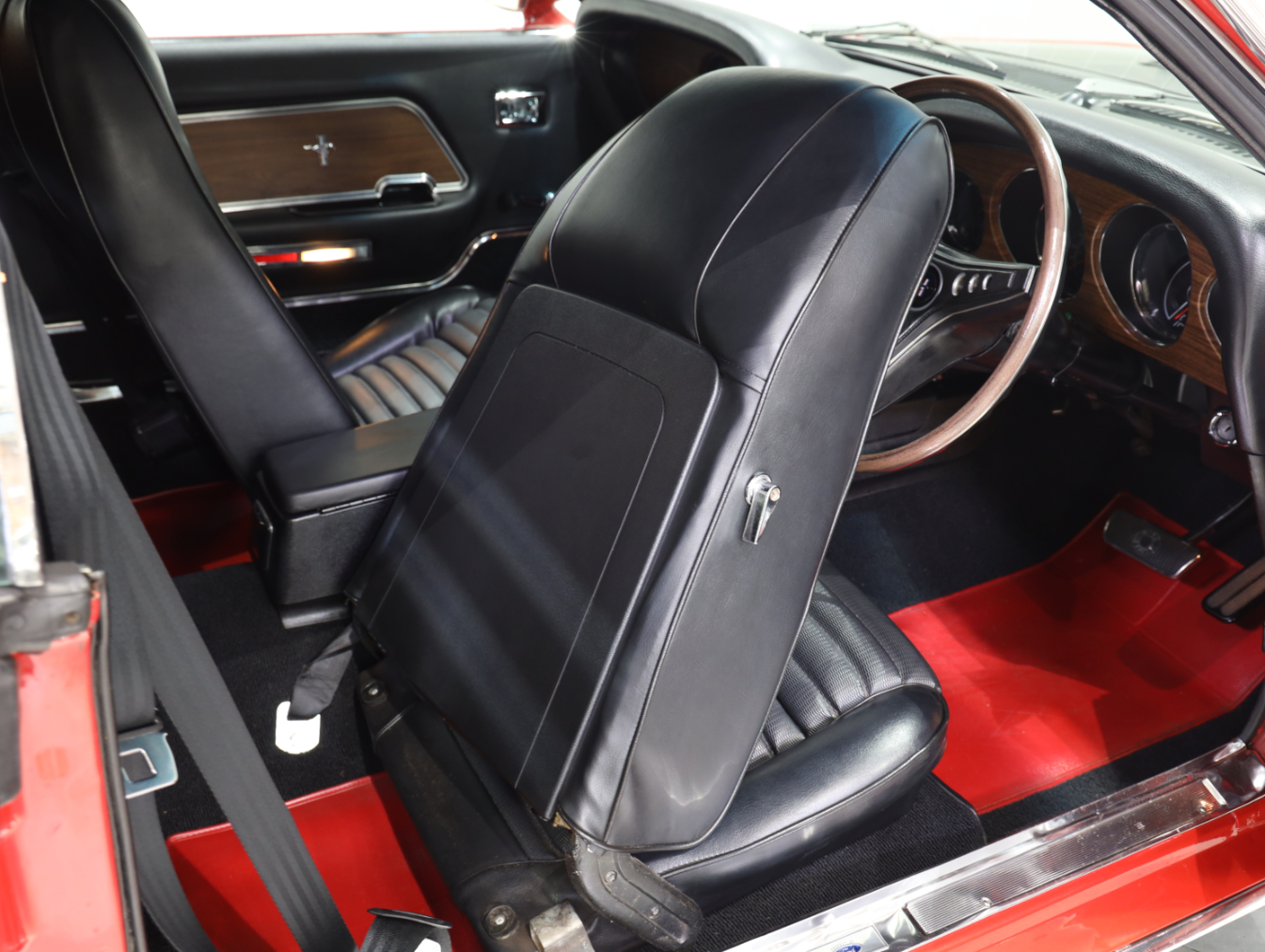 1969 Ford Mustang Mach 1 - Candy Apple Red 