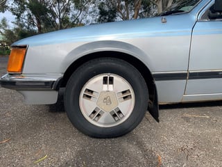 1982 VH SL/E Commodore 5 Litre V8 Shadow Tone