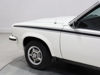 1976 Holden LX Torana SS Hatchback - 5.0L Trimatic - Cotillion White