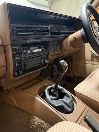 1985 Holden VK Commodore SL  4.9L V8 manual - 134 pack