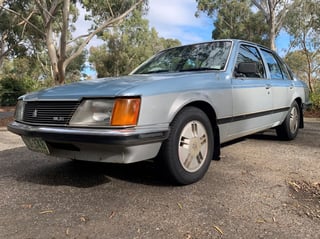 1982 VH SL/E Commodore 5 Litre V8 Shadow Tone