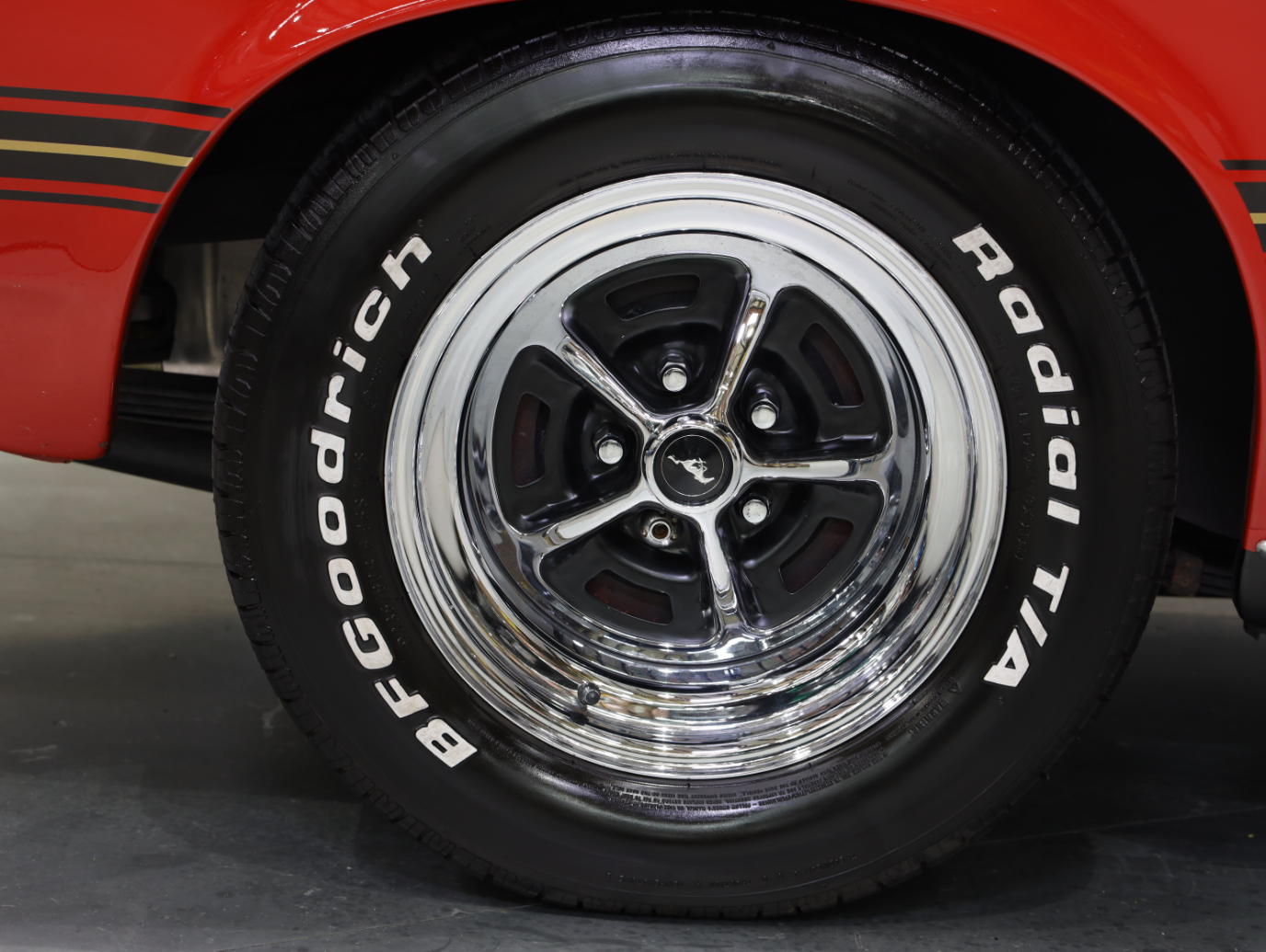 1969 Ford Mustang Mach 1 - Candy Apple Red 