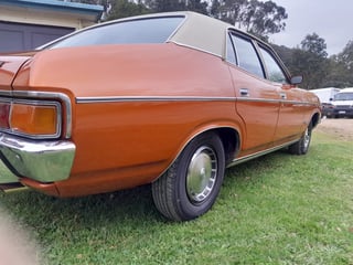 1976 XB Ford Fairmont 302 V8 - Copper Bronze