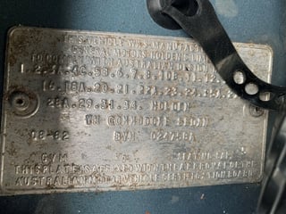 1982 VH SL/E Commodore 5 Litre V8 Shadow Tone