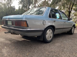 1982 VH SL/E Commodore 5 Litre V8 Shadow Tone