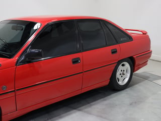 1990 Holden VN  5.0L V8 - SV Enhanced Build No E789 - Maranello Red