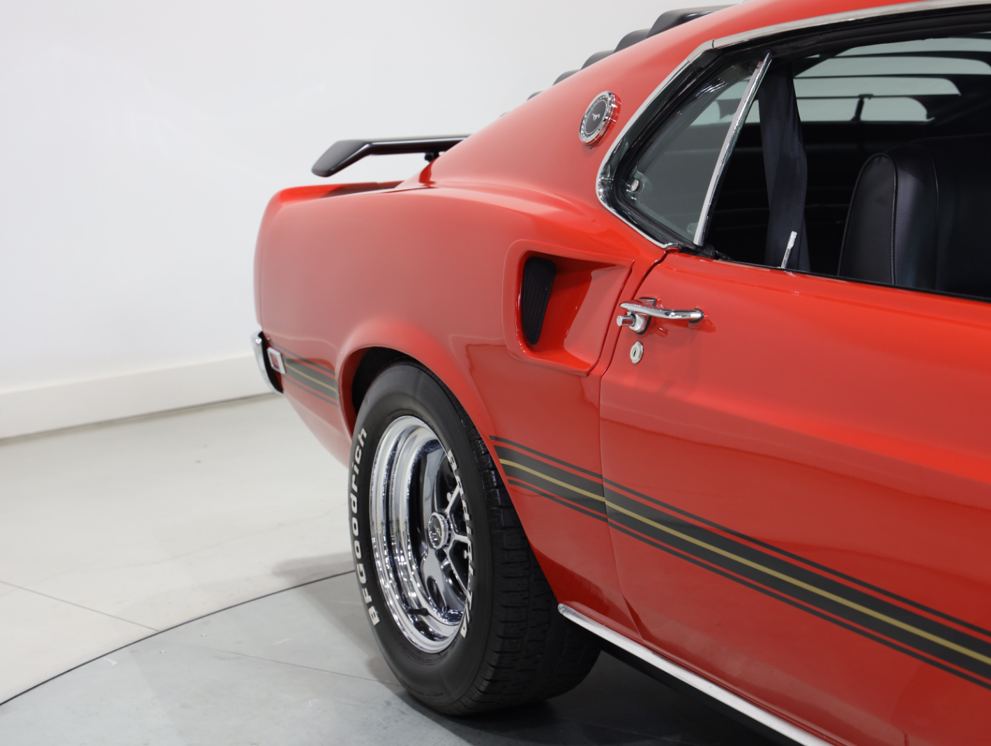 1969 Ford Mustang Mach 1 - Candy Apple Red 