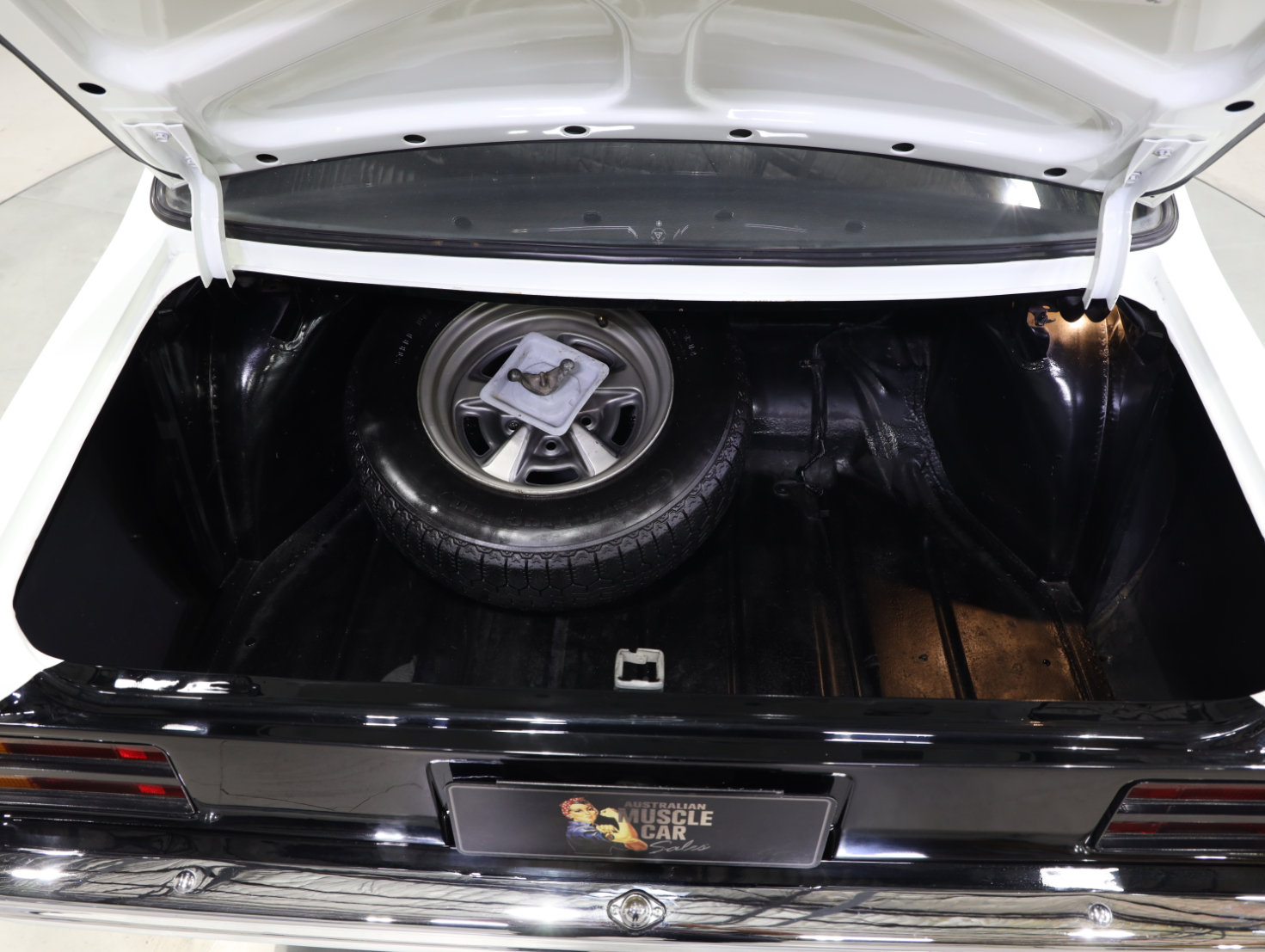 1974 Holden LH Torana L34 SLR 5000 - Glacier White