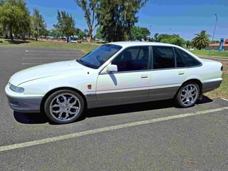 1995 VS Holden Calais 5 Litre V8