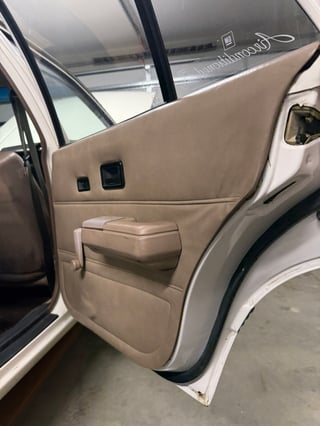 1985 Holden VK Commodore SL  4.9L V8 manual - 134 pack
