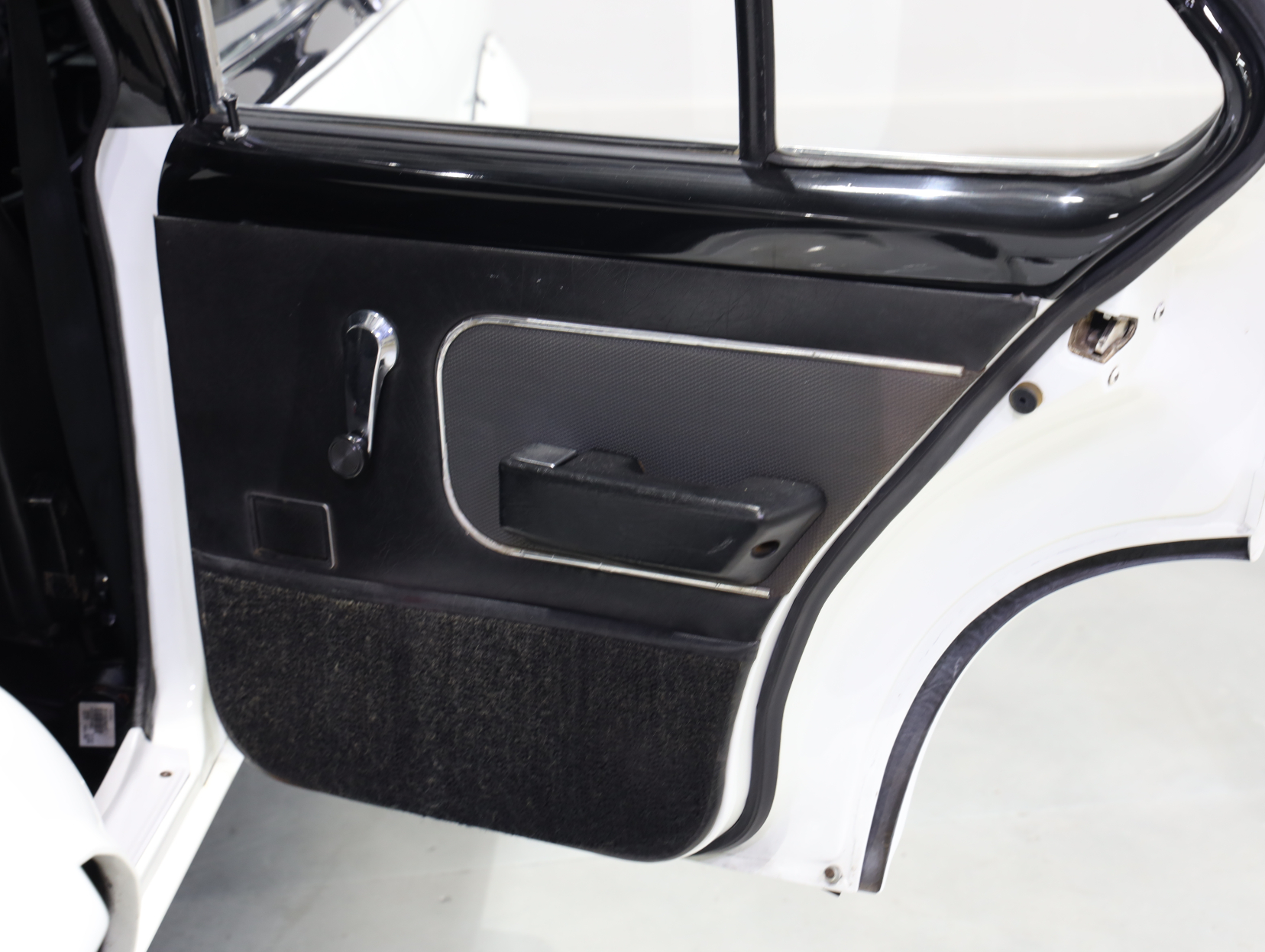 1974 Holden LH Torana L34 SLR 5000 - Glacier White