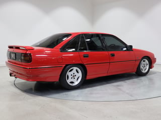 1990 Holden VN  5.0L V8 - SV Enhanced Build No E789 - Maranello Red