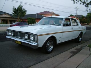 XY Fairmont 302 V8